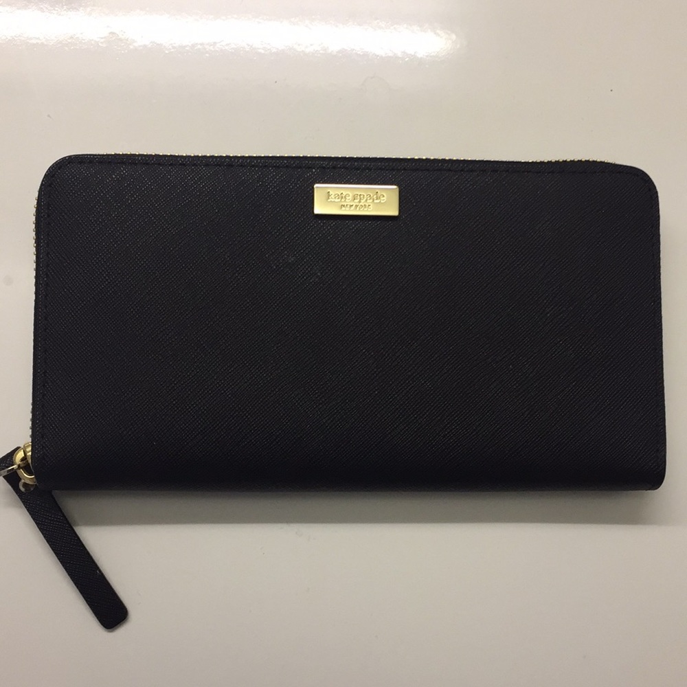 New, mint, unused! THE perfect wallet for everyone